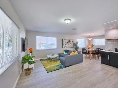 Luxurious 3 Bedroom on the Intracoastal