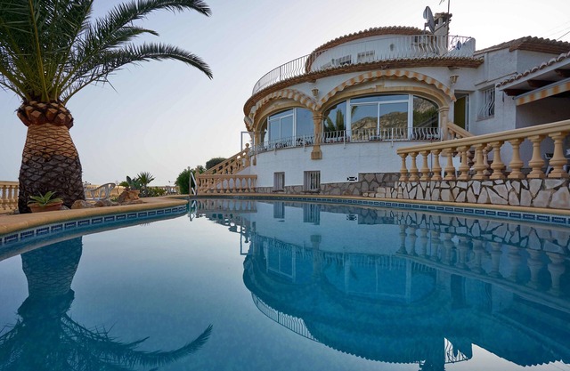 Luxurious 3 bedroom villa with stunning panoramic views in Denia