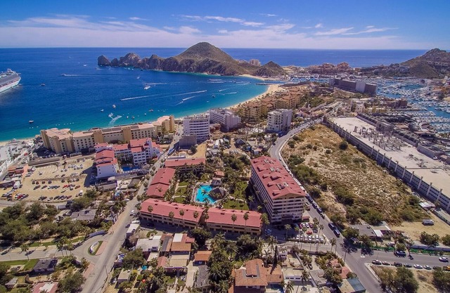 Luxurious 4 Bedroom Condo in Downtown Cabo and Medano Beach