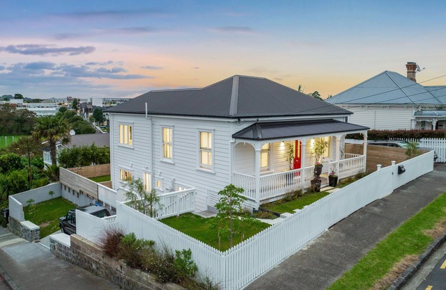 Luxurious 5 Bed Grey Lynn House with views in Central Auckland Available to BUY.