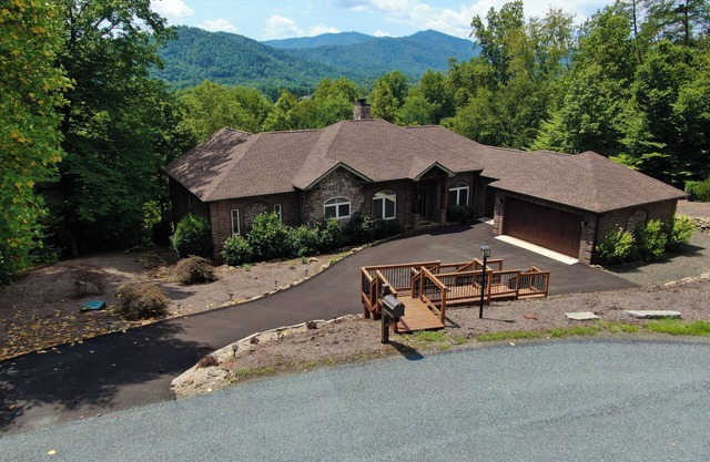Luxurious 5-bedroom house off Nelson 151 in Nellysford