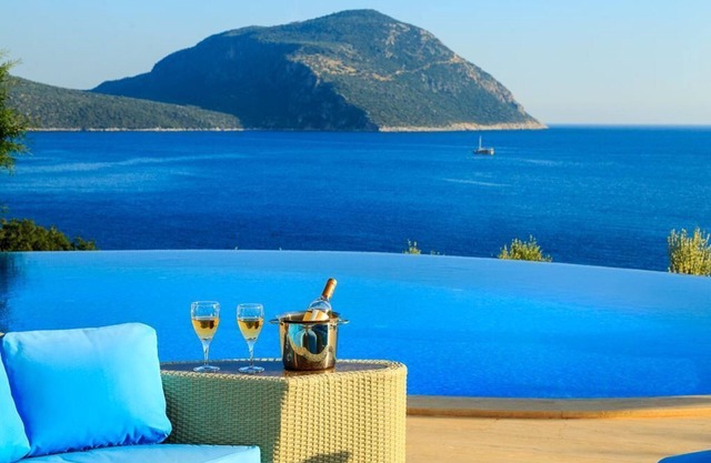 Luxurious 5-bedroom villa with AC, WiFi in beautiful Kalkan G