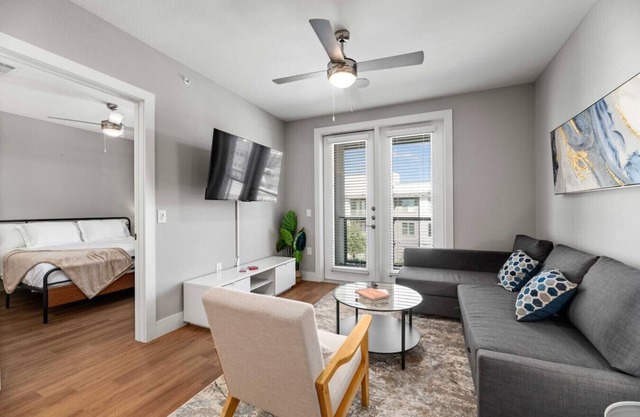Luxurious and Modern 1BR Apt with Pool & Gym