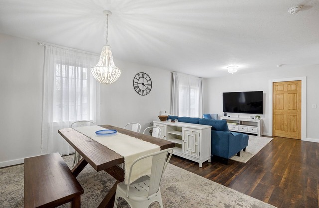 Luxurious and Sunny Apt at Main Street, Meredith