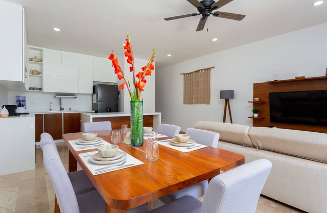 Luxurious apartment with pool 5 min from the beach!
