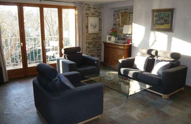 Luxurious apartment for two/three overlooking the river, rock pool/waterfal