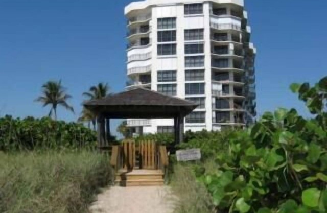 Luxurious Beach Front 1st Floor 2/2 Condo