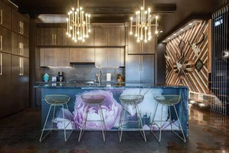 Luxurious Celebrity Home in Nashville
