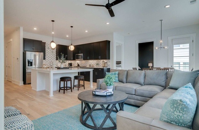 Luxurious Condo Near Vanderbilt and Downtown