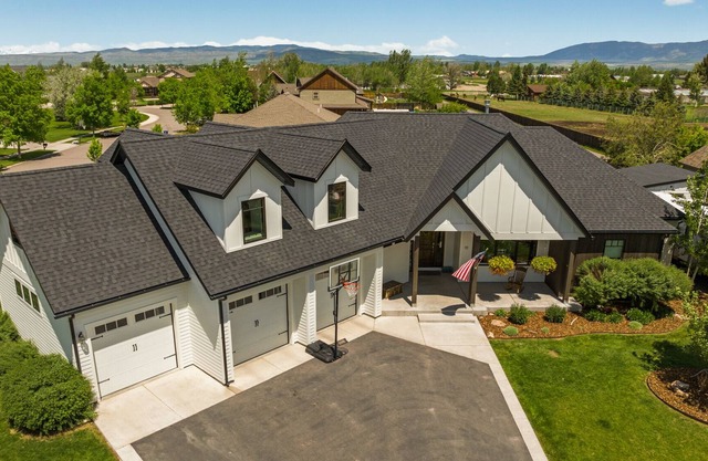 Luxurious Custom Home with Mountain Views