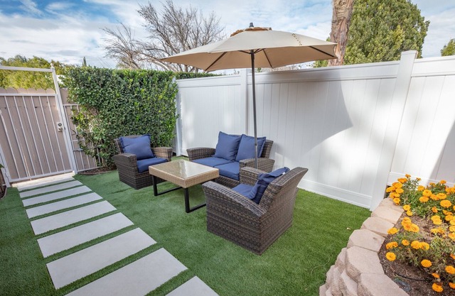 Luxurious Guest Suite with a Private Yard