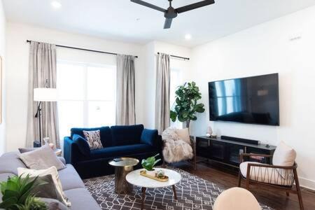 Luxurious Hillsboro Village Home for Groups