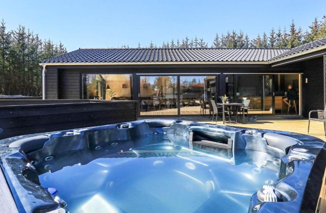 Luxurious Holiday Home in lb k with Whirlpool