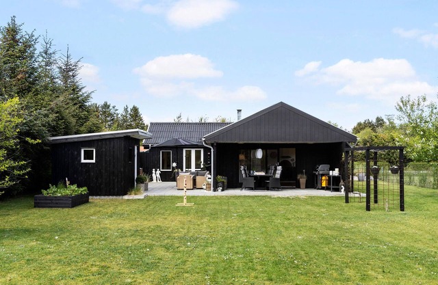 Luxurious home in Hals with WiFi