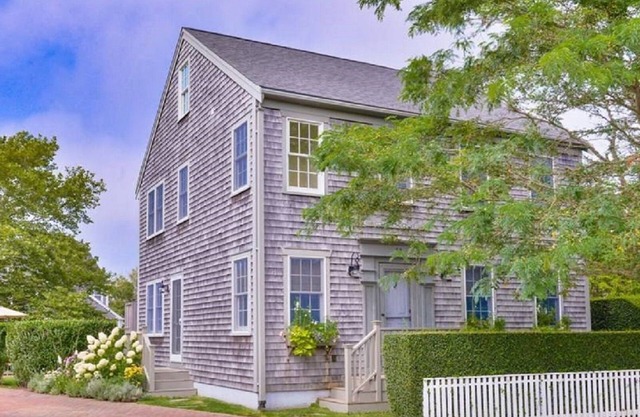 Luxurious Island Escape: Spacious, Ideally Located Near Surfside Beaches & Town