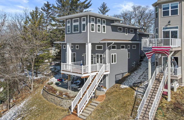 Luxurious Lake Home - Sleeps 14 - Southeast WI