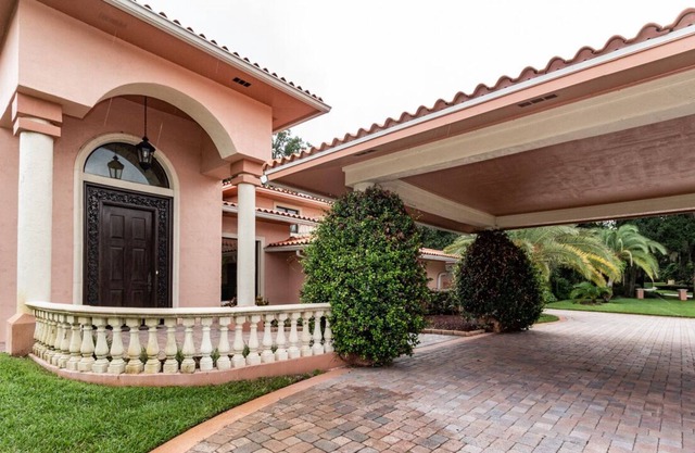 Luxurious Mansion Just North of Orlando, Fl!