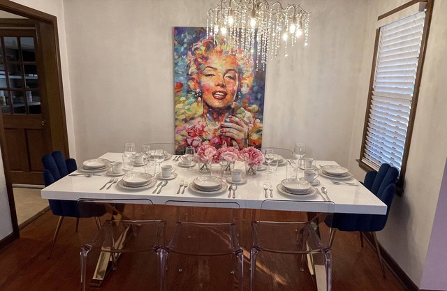 Luxurious Marilyn’s Mansion in the heart of Springfield!