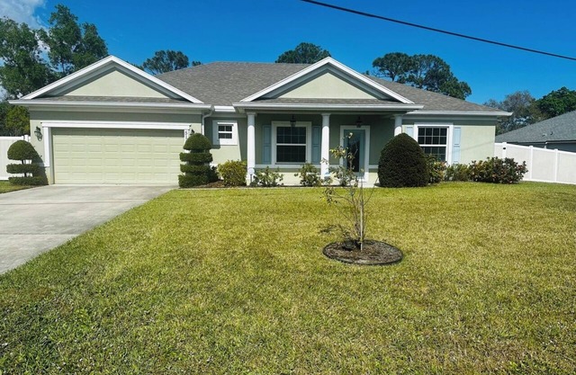 Luxurious Master Suite Retreat with Private Attached Bathroom in Port St Lucie