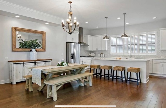 Luxurious Modern Townhouse right across beach!