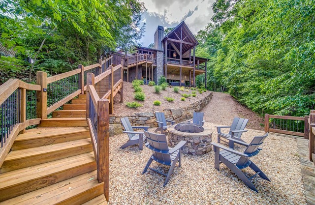 Luxurious modern rustic house on Lake Blue Ridge - sleeps 14