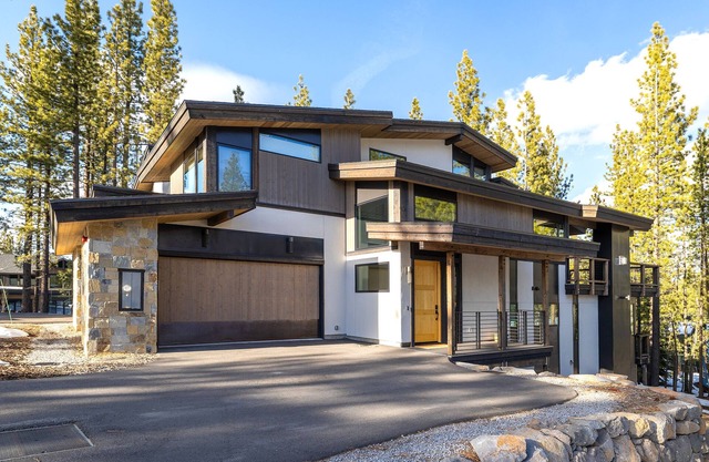 Luxurious Mountain Modern