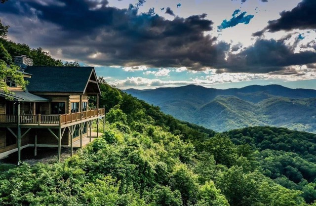 Luxurious Mountain Retreat with Amazing Views