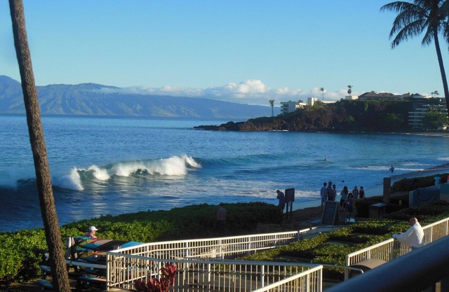 LUXURIOUS OCEANFRONT CORNER UNIT REMODELED WITH ISLANDS & BLACK ROCK VIEWS