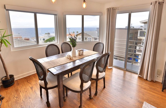 Luxurious Private Beach Condo Near it All, w/OCEAN VIEWS!!