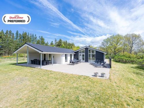 Luxurious Retreat in Henne Strand-By Traum
