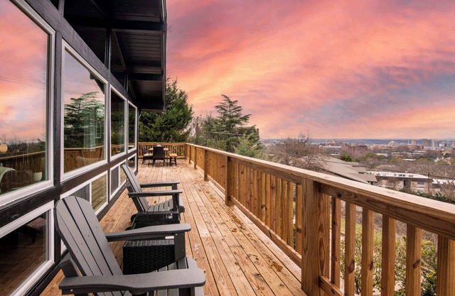 Luxurious Retreat w/Stunning Views | Sleeps 16