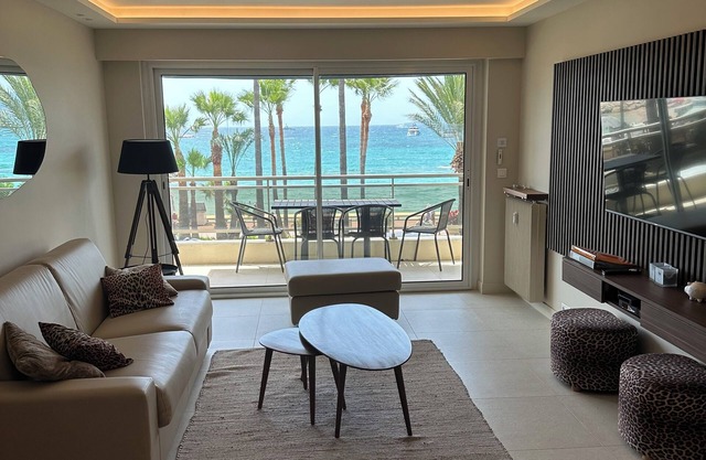 Luxurious Rottaro apartment facing the sea.