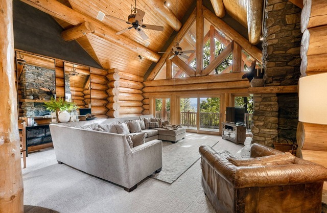 Luxurious Rustic Log Cabin- Moosehead Lodge Bass Lake