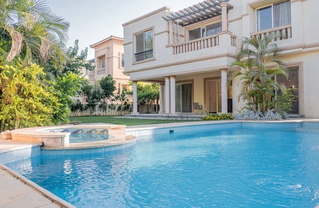 Luxurious serviced villa with private swimmimg pool