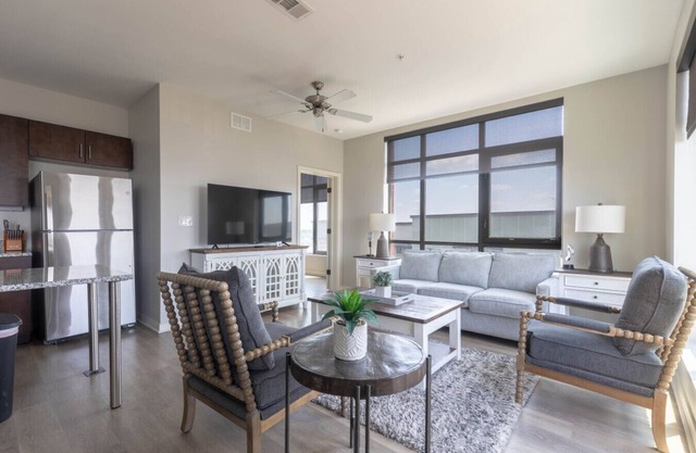 Luxurious Top Floor 2 Br 2 Ba Downtown Condo-#604