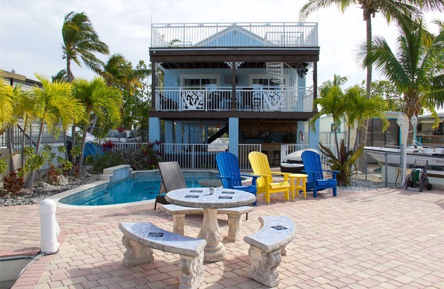 Luxurious Tropical Pool Home on the Water - 5 STARS!