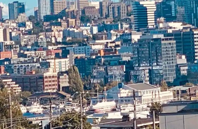 Luxurious Urban Getaway, View/Walk To Attractions