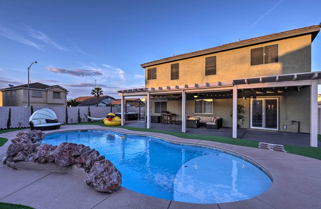 Luxurious Vegas Digs: Hot Tub, BBQ, Cabana & More!