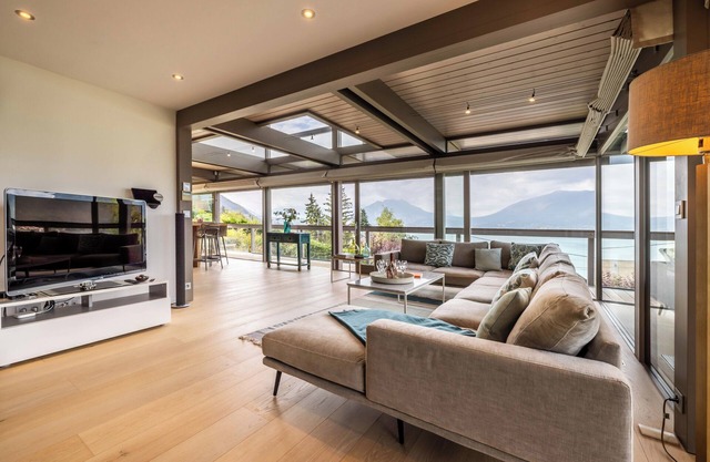 Luxurious Villa with Stunning Lake and Mountain Views, Pool – 4 Bedrooms