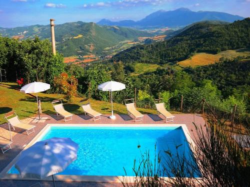 Luxurious Villa in Acqualagna with Swimming Pool