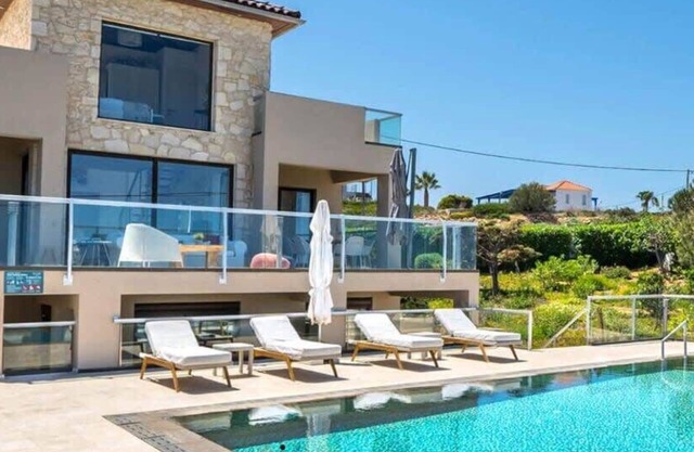 Luxurious Villa With Amazing Sea Views