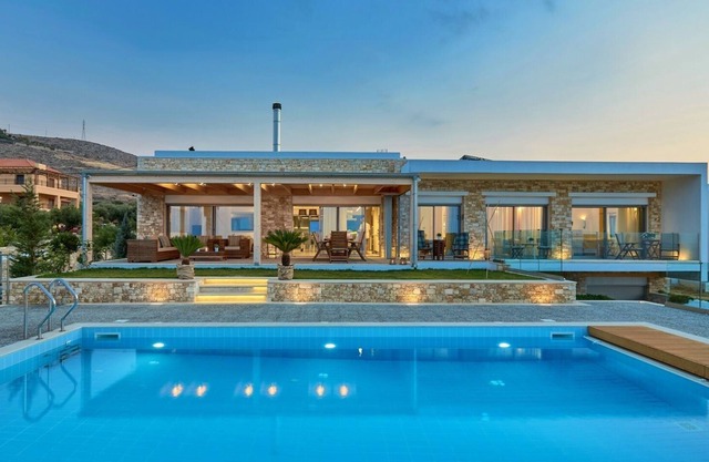 Luxurious Villa with sea view,Heated pool & Sauna