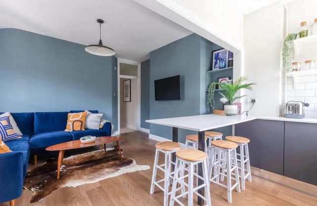 Luxuriously Designed 3 Bedroom Apartment in Clapham