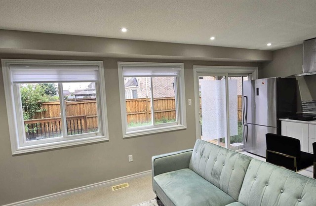 Luxury 1 Bedroom apartment with private backyard