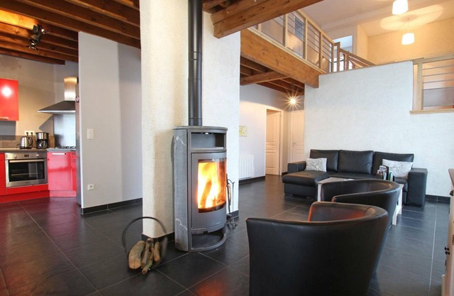 Luxury 18th-Century Barn: Private Spa, Organic Farm, Family-Friendly, Near Major Tourist Sites