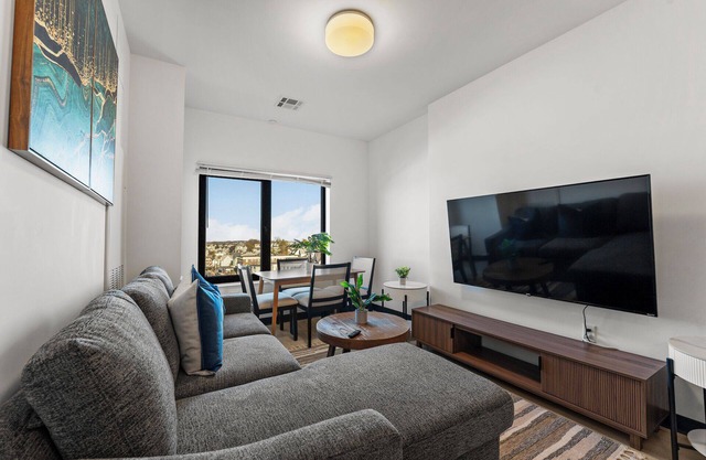 Luxury 1BR Close to Encore 9336