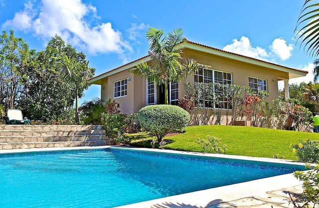 Luxury 2-BD villa in gated central residence, guest-friendly, Wi-Fi, cable TV