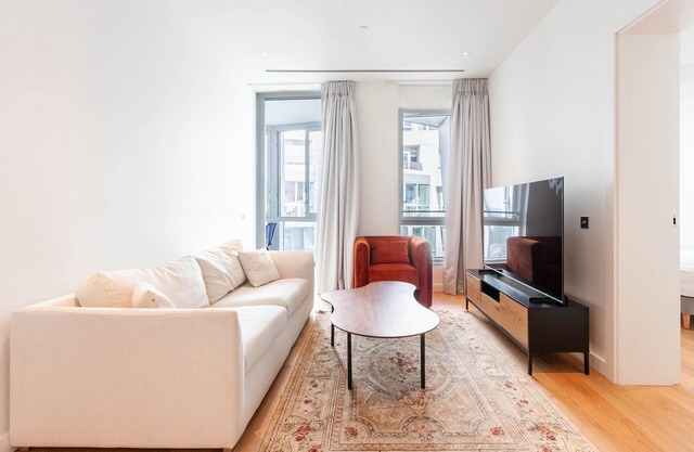 Luxury 2 Bed 2 Bathroom Battersea Power Station