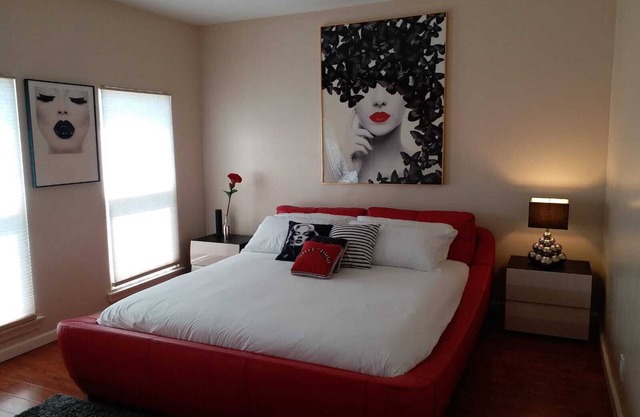 Luxury 2 Bedroom Apartment in Koreatown