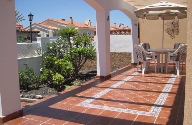 Luxury 2 Bedroom Bungalow With Communal Pool & Wifi On Golf Resort
